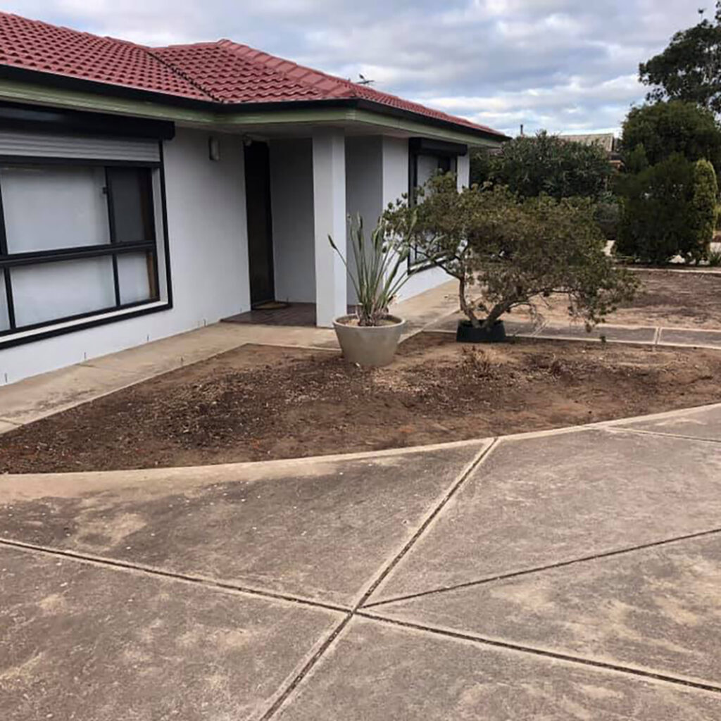 Front Garden Miniwall Block Before | Charcoal | T&T Landscaping Solutions